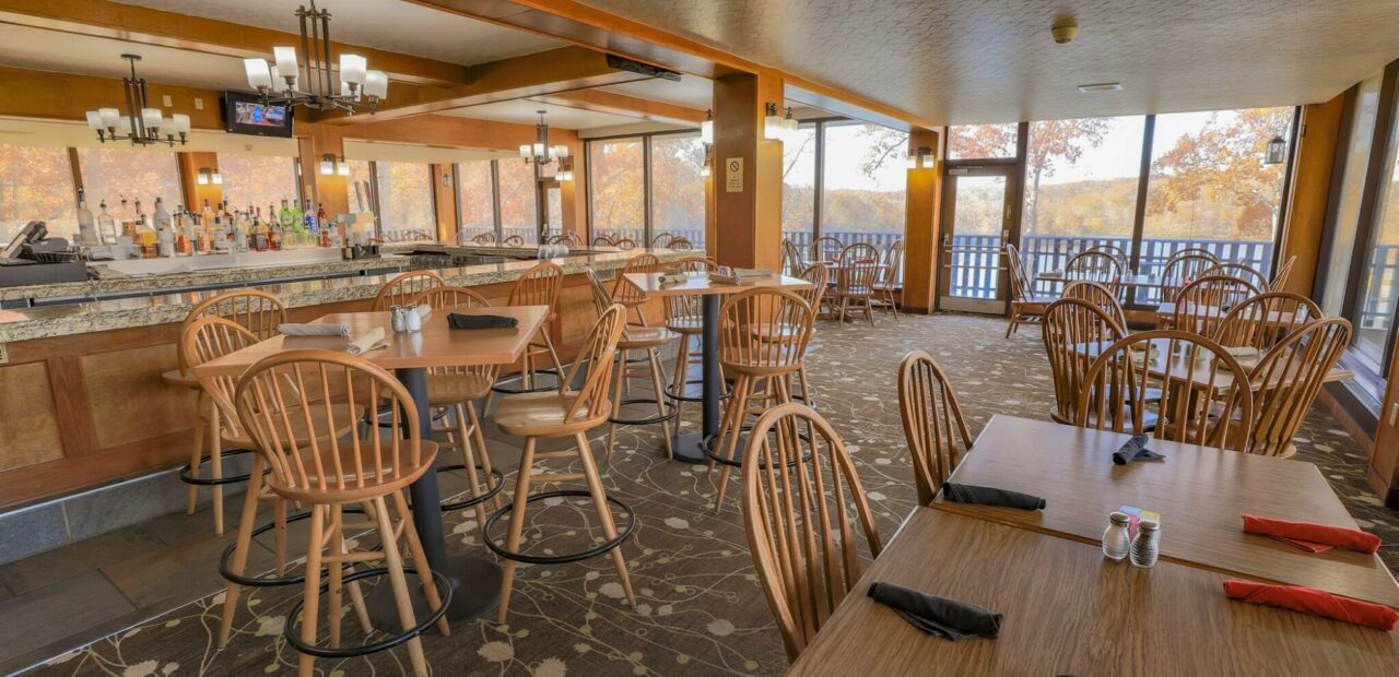 Burr Oak indoor dining area