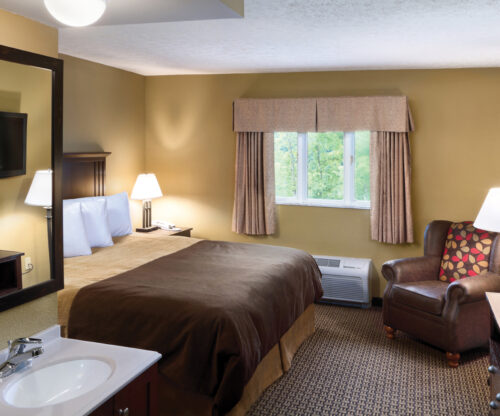 king standard guestroom with lake view